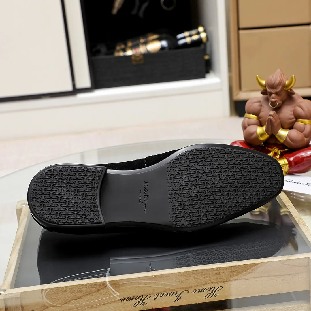 Men's shoes 💰600 🕷🕷🐂【Ferragamo】 Popular fashion casual shoes🇨🇳Official website counter 1:1 production, original mold opening💯Good quality can be seen, imported high-end first-layer pebbled calfskin, water-dyed🐂leather lining🌿very clear texture, high-quality waterproof, non-slip and wear-resistant outsole🎋high quality and low price, truly handmade🍓, 5 colors available! Code number 38-44 (45. To be customized)